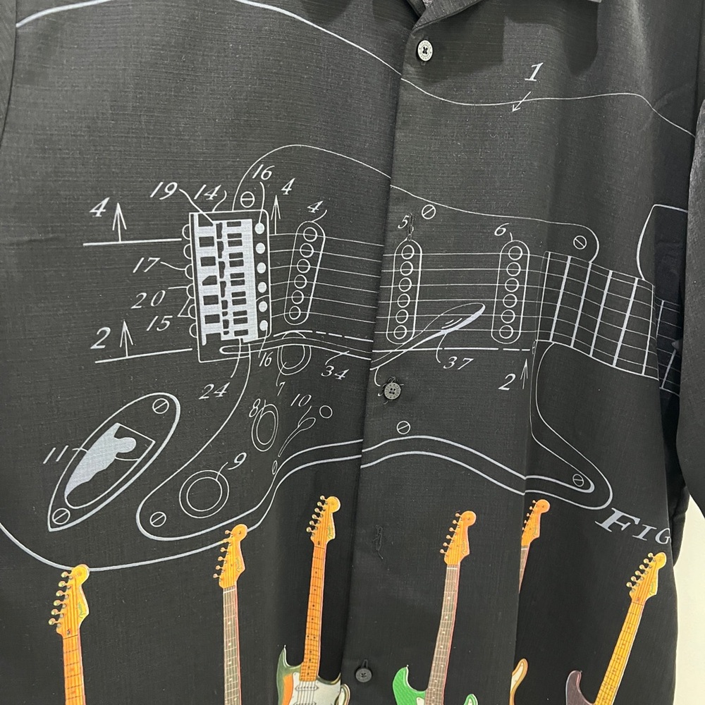 FENDER.By divinci guitars on black background Xl Men’s oversized shirt.sku CJ 10 - Picture 7 of 12